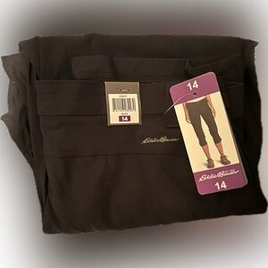 New with tags Eddie Bauer women’s 14 Rainer capris - black